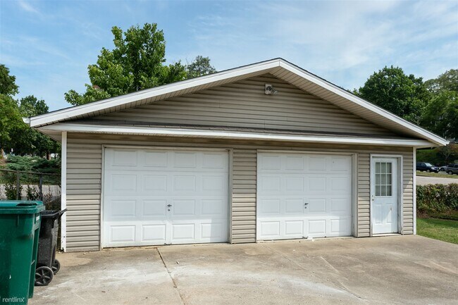 Building Photo - 1 br, 1 bath Duplex - 2303 Ashland Ave 1b