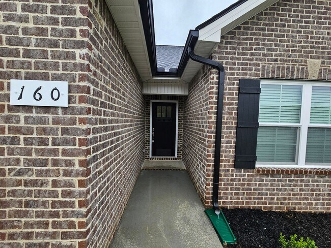 Foto del edificio - BRAND NEW 3 BEDROOM 2 BATH LUXURY RANCH IN...
