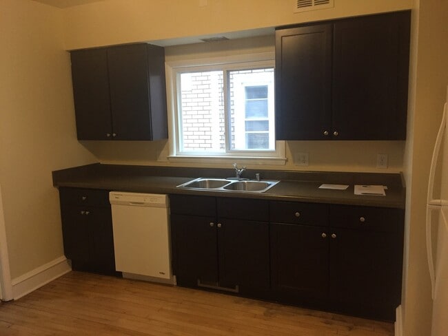 Building Photo - 720 E Wright St