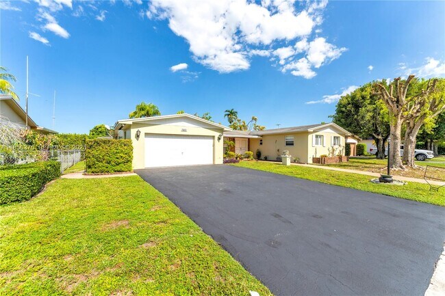 Building Photo - 7621 SW 146th Ave