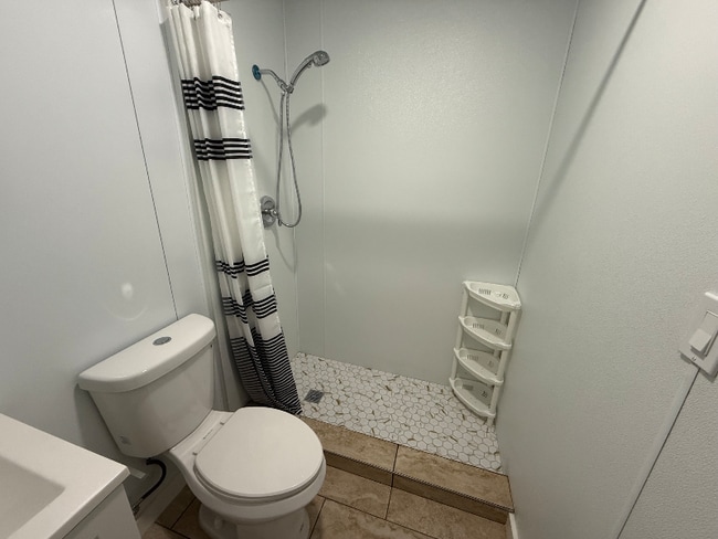 Building Photo - 231 W 41st St