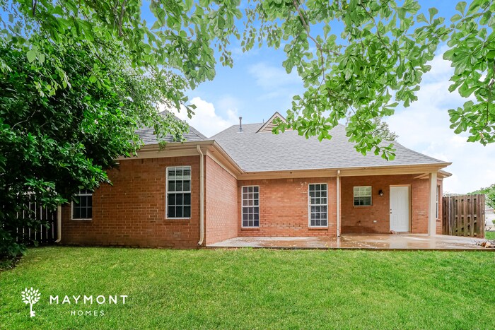 Foto del edificio - 8441 Shady Elm Dr