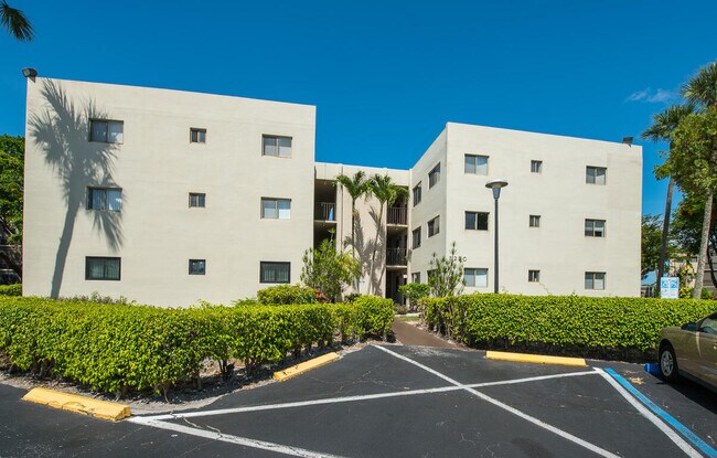 Foto del edificio - 5220 Las Verdes Cir