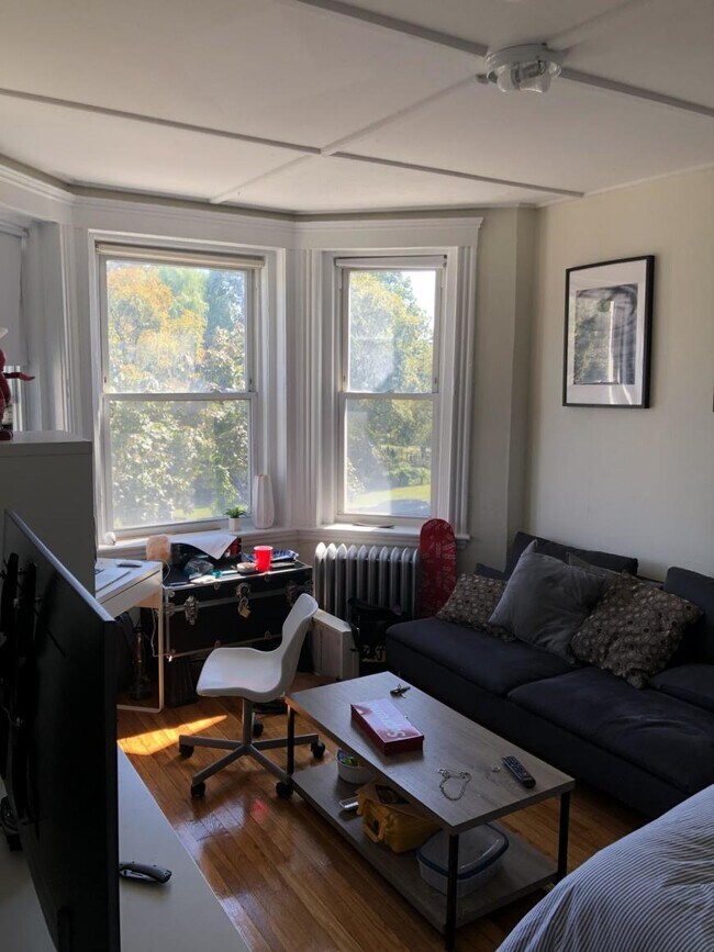 Building Photo - bedroom in Boston MA 02215