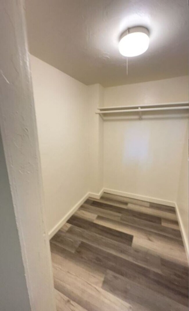 Foto del edificio - 610-612 SE Riverside Ave