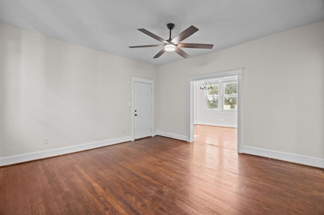 Building Photo - Cool Norfolk Apartment-Rest of November Free!