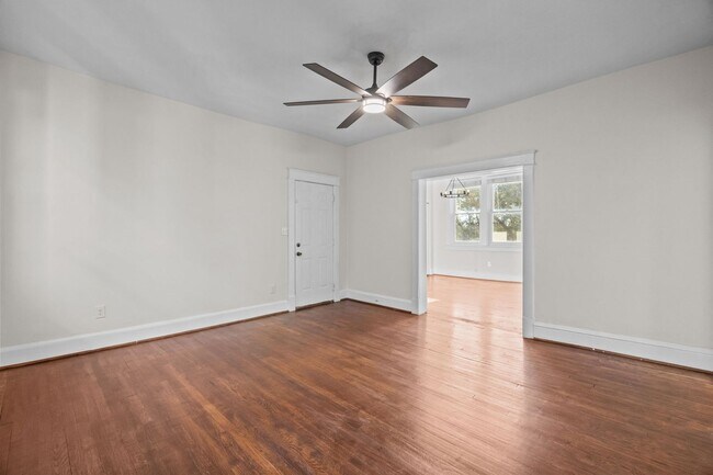 Foto del edificio - Cool Norfolk Apartment-Rest of November Free!