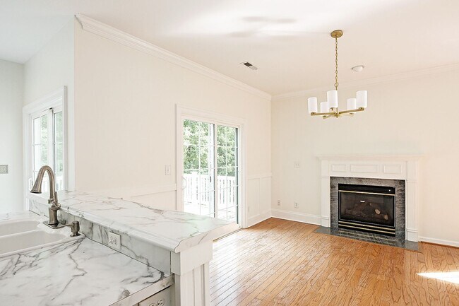 Foto del edificio - Pet-Friendly 4 Bedroom Home in Forest Lakes South