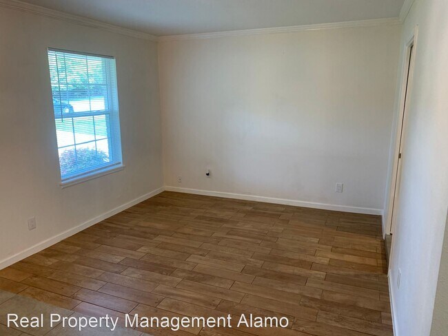 Building Photo - 3 br, 2 bath House - 7218 Desilu Dr
