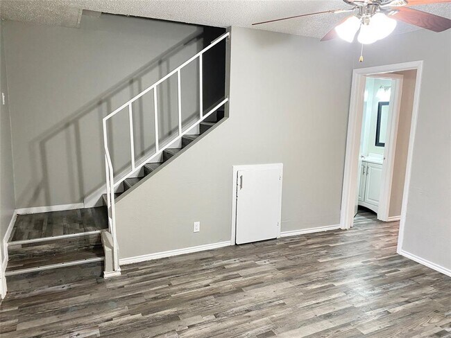 Building Photo - 2025 El Paso St
