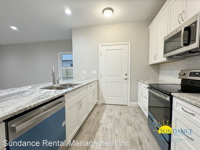 Foto del edificio - 3 br, 2 bath House - 17 Cape Drive, Unit B