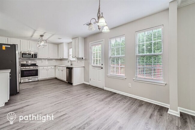 Building Photo - 5799 Village Loop