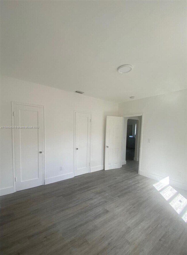Foto del edificio - 5825 SW 9th Terrace