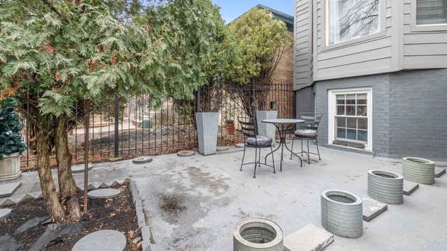 Building Photo - 3406 W Dickens Ave