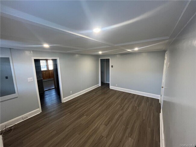 Building Photo - 110 Spring Rd