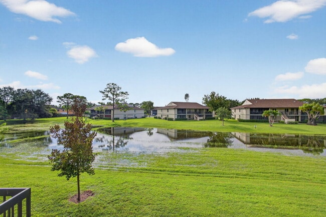 Foto del edificio - 6485 Chasewood Dr