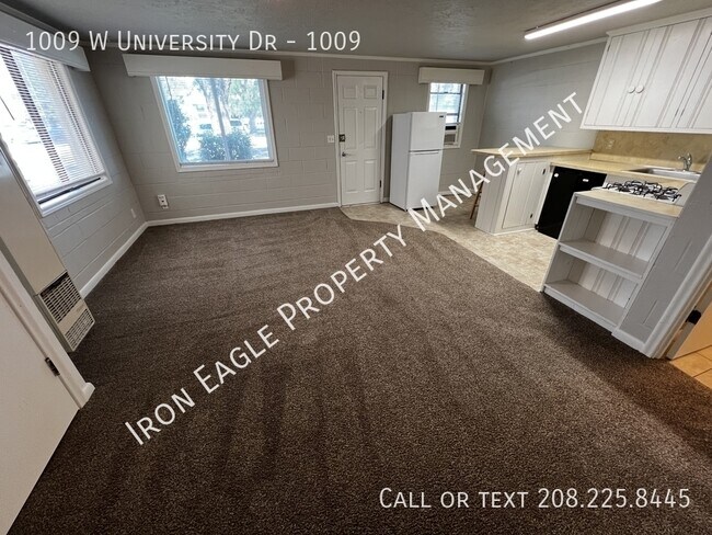 Building Photo - 1009 W University Dr
