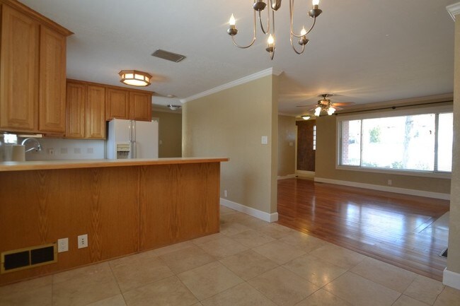Building Photo - 1348 Orchard Dr