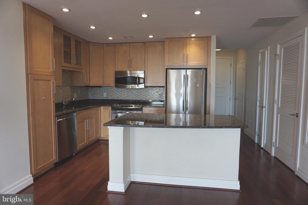 8220 Crestwood Heights Dr Unit 1511, McLean, VA 22102 Apartment for