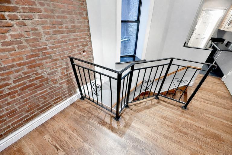 Building Photo - 52 Barrow St