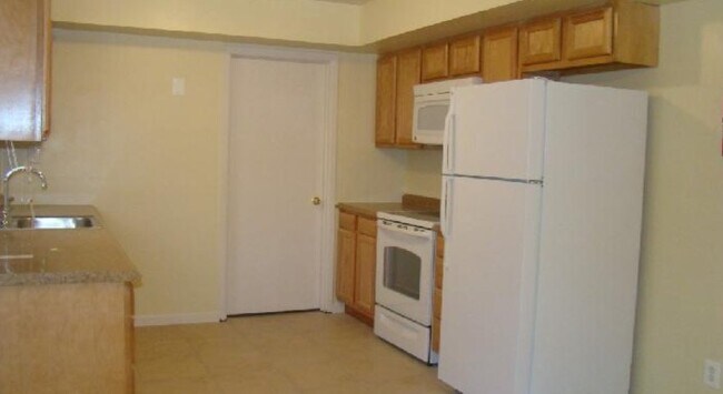 Building Photo - 12 Ember Ln