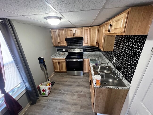 Building Photo - 73 Orswell St