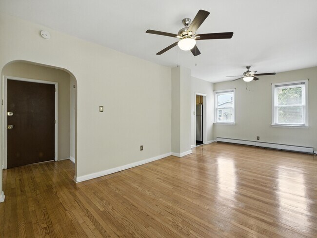 Foto del edificio - 32 Gardner Ave