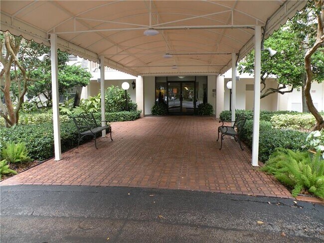 Foto del edificio - 3980 Oaks Clubhouse Dr