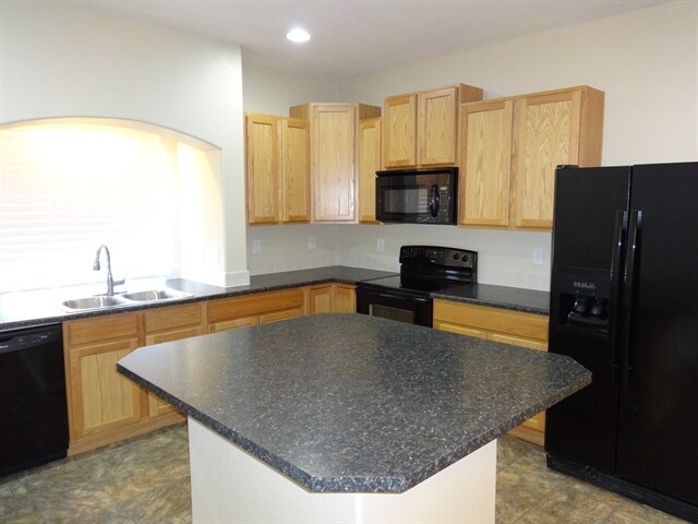 Foto del edificio - 9438 E 109th Ave