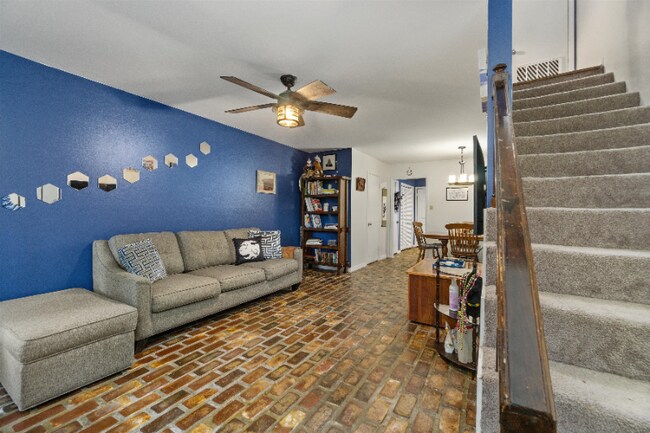 Building Photo - 839 E Boyd Dr