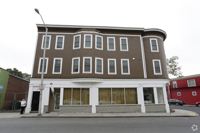 Building Photo - 4-10 Green St