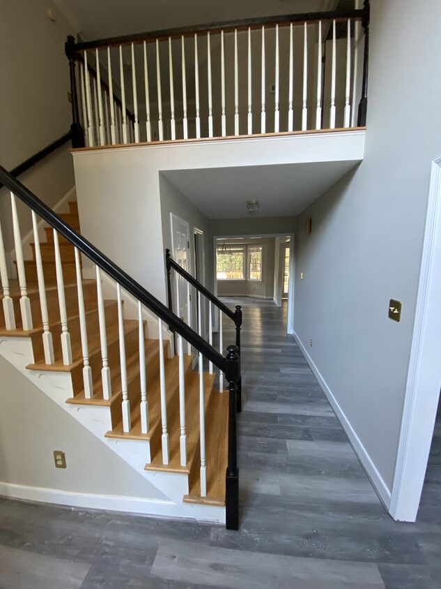 Entry - 12604 Garinger Ct