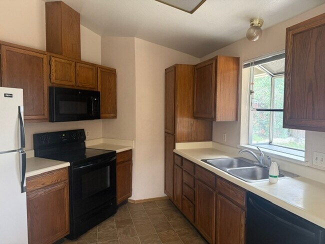 Foto del edificio - 6235 Chesterfield Ln