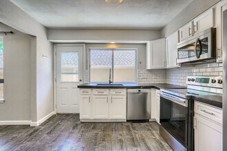 Building Photo - 13204 E Linvale Pl