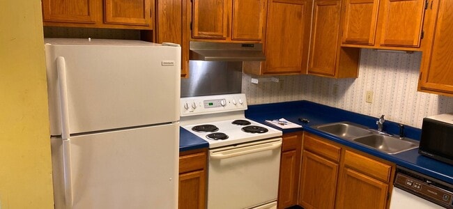 Building Photo - Furnished Two-Bedroom Coastal Condo | North End of Hilton Head