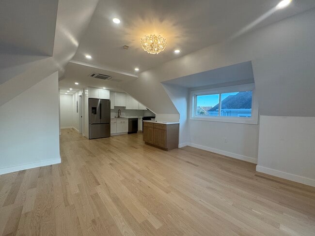 Building Photo - 12 Sewall Ave