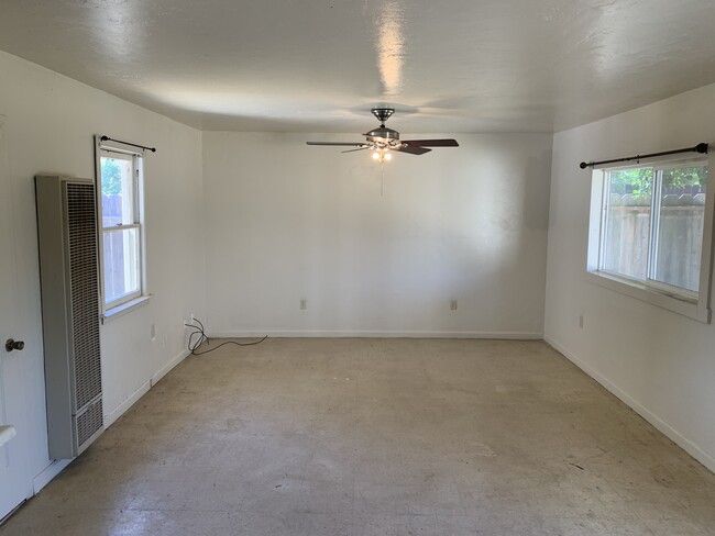 Living Room - 17364 N Bruella Rd