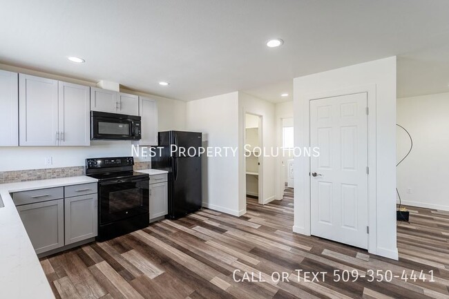 Building Photo - 2705 W Marina Dr