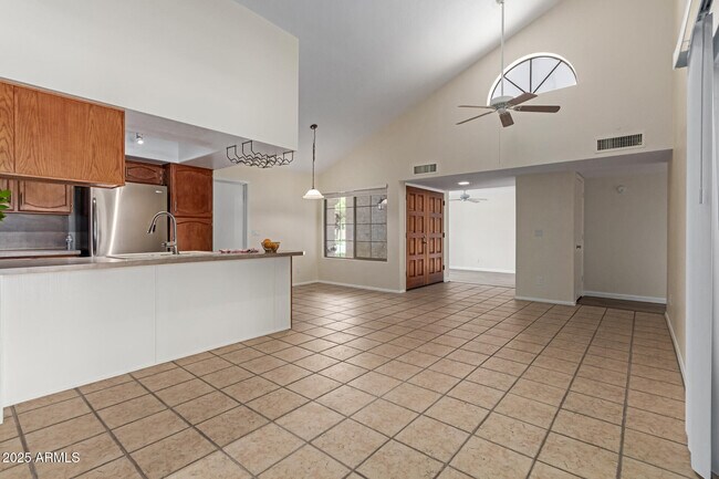 Building Photo - 9128 E Evans Dr