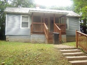 Building Photo - 2341 Price St