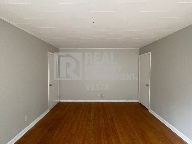 Foto del edificio - 2063 Bayswater Rd