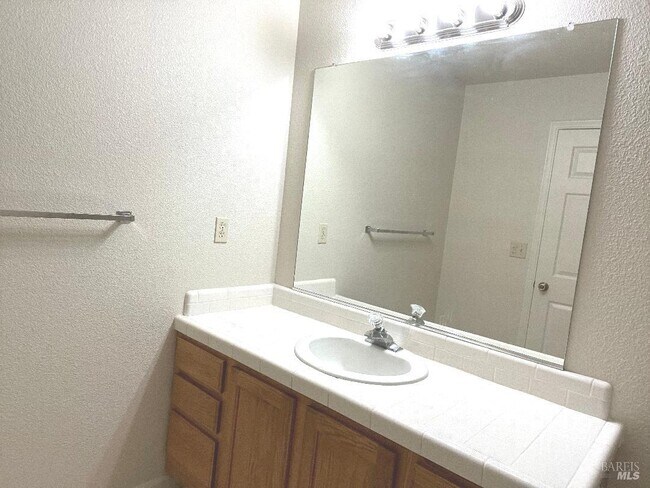 Foto del edificio - 8 Monterey Ct