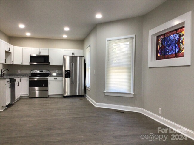 Foto del edificio - 48 Chestnut Dr SW