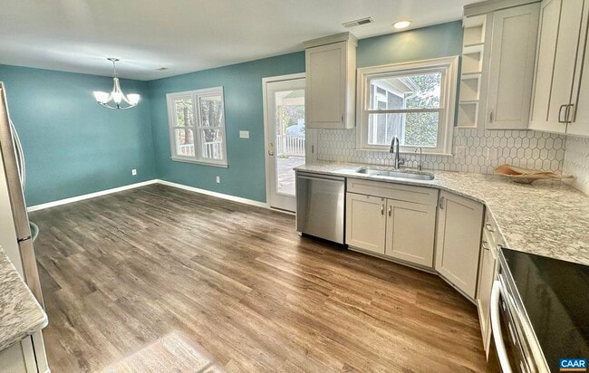 Building Photo - 3501 Glenaire Dr