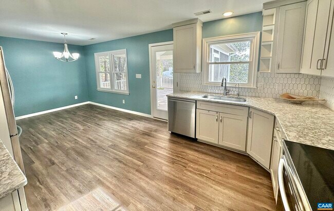 Foto del edificio - 3501 Glenaire Dr