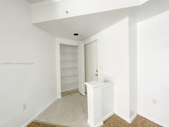 Building Photo - 17150 N Bay Rd