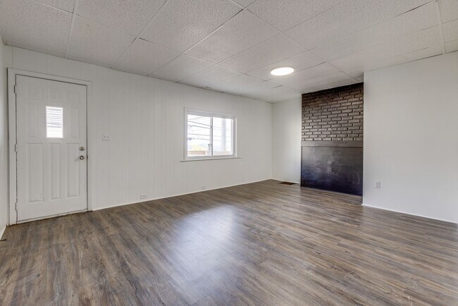 Foto del edificio - Available August 2026 - Fully Renovated 2 Bedroom in AMAZING Location!!