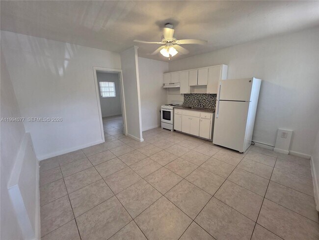 Building Photo - 8350 SW 65th Ave