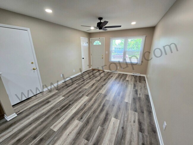 Building Photo - 4705 42nd Ave