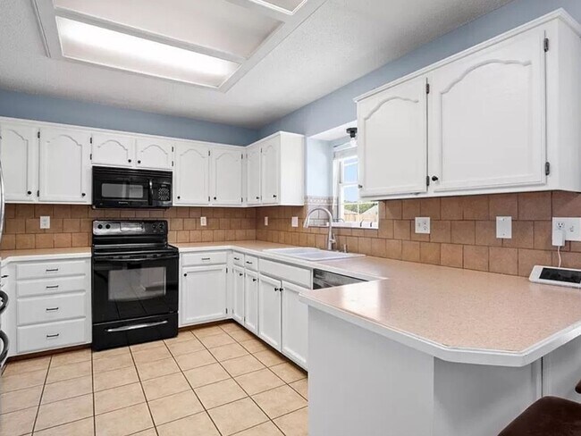 Building Photo - 3 Bedroom Single Family Home in Blue Springs